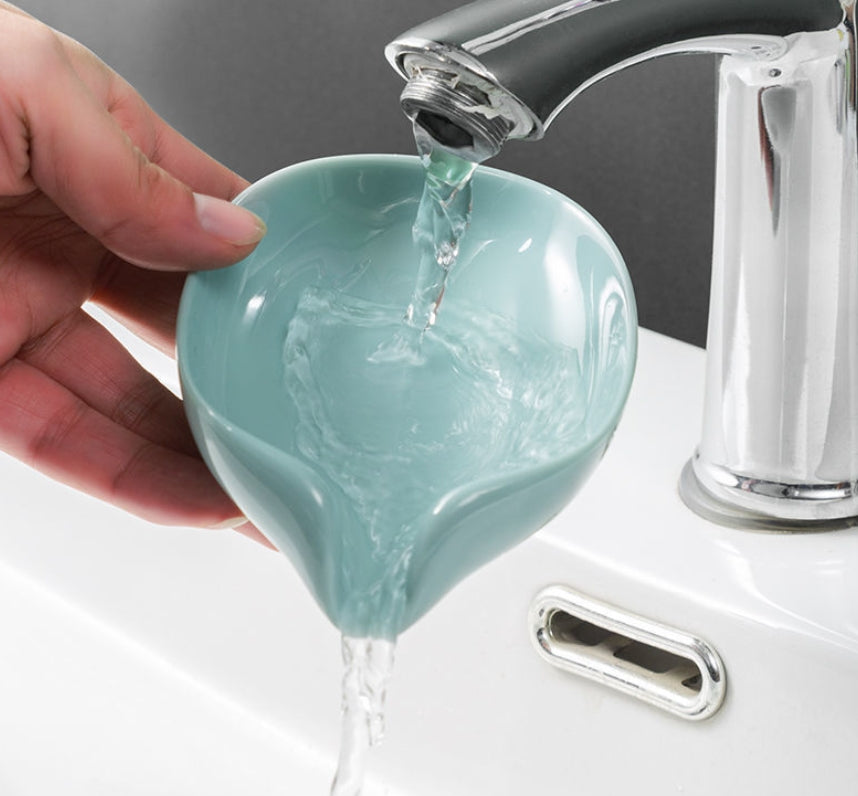 🌿 LeafEase™ No-Drip Soap Holder